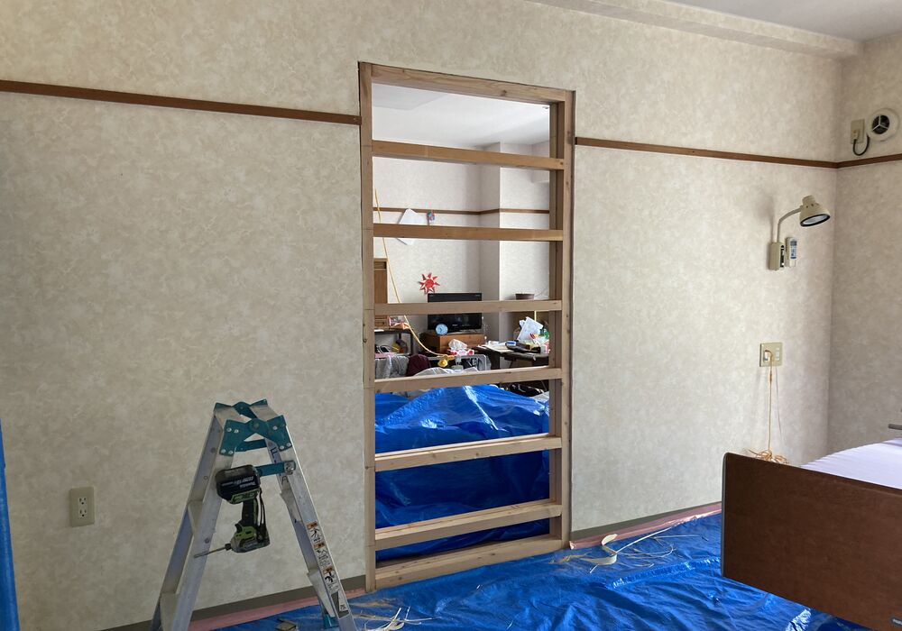 壁造作中