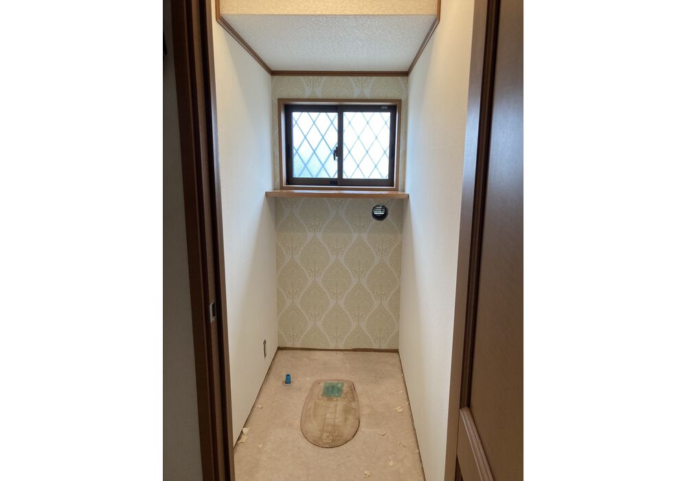 トイレ入れ替え中