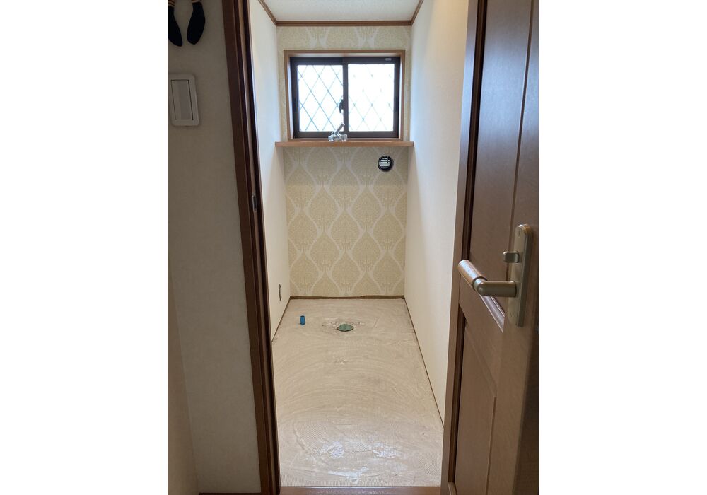 トイレ入れ替え中
