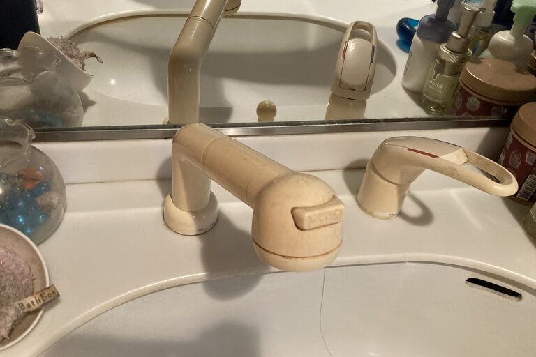 洗面所水栓取り替え前
