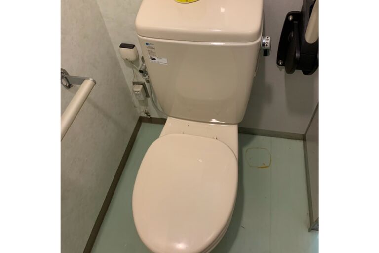 トイレ改修工事前